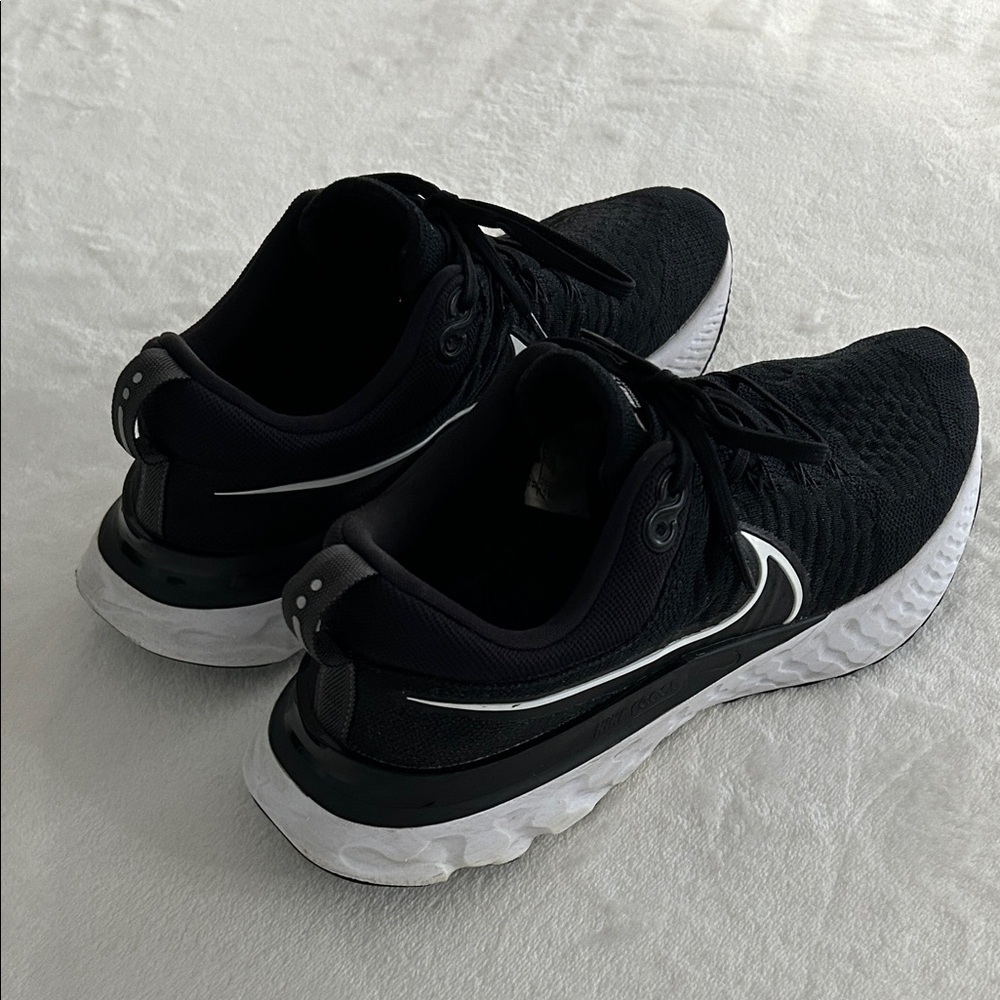 Nike React Women's Black and White Running Sneakers. Size 11. - Picture 6 of 10
